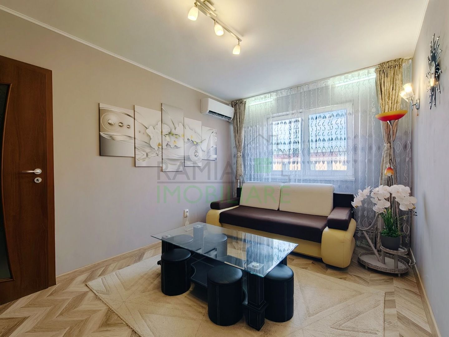Apartament 3 camere, Cartierul Florilor, Boxă și parcare - Poză 4
