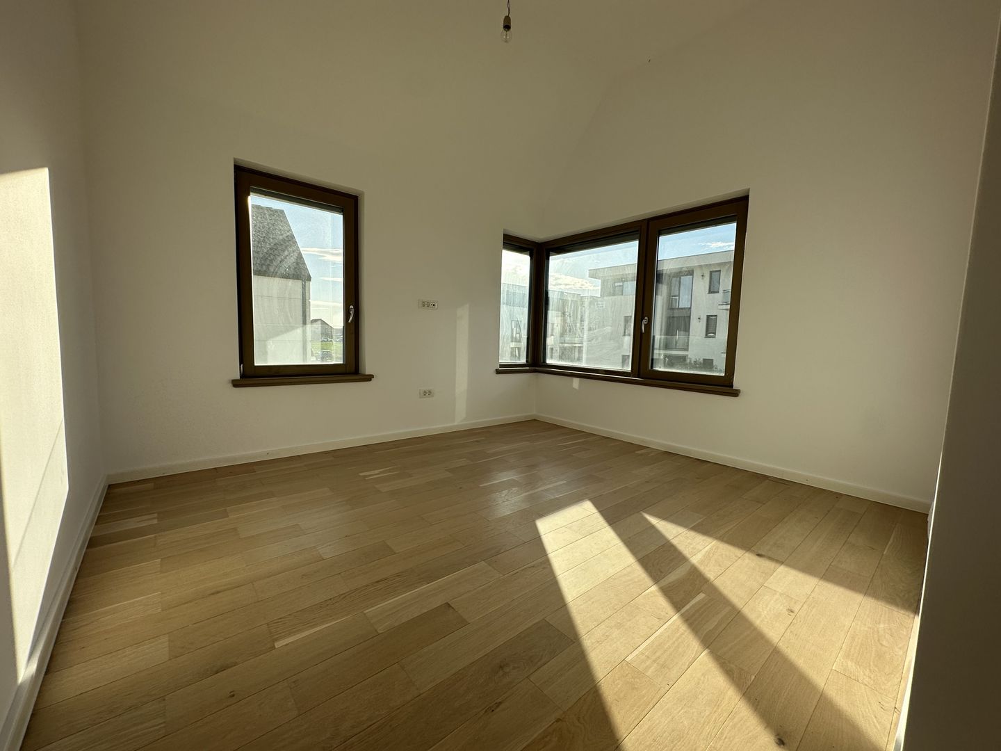 Casa cu 4 camere - Dumbarvita - Poză 4