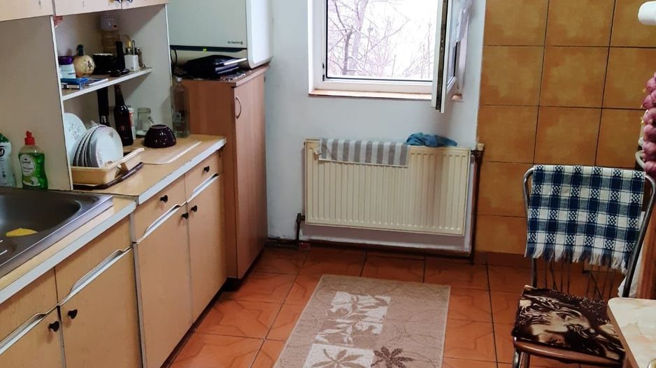 3 camere decomandat vedere pe 2 parti CENTRALA zona Dambovita - Poză 1