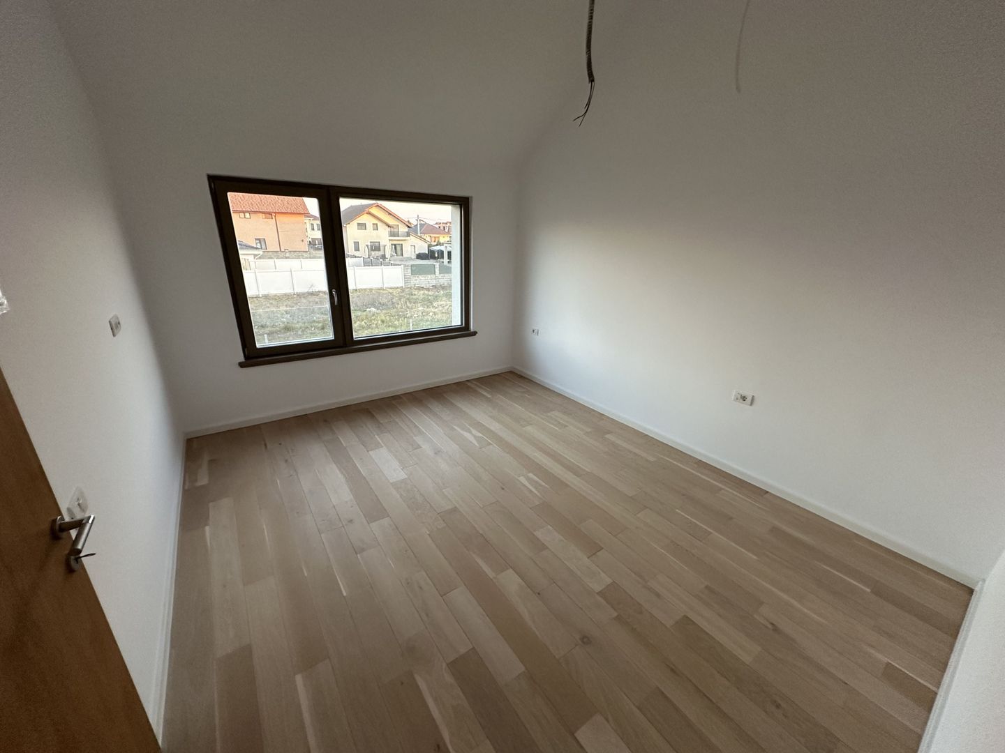 Casa cu 4 camere - Dumbravita - Poză 27