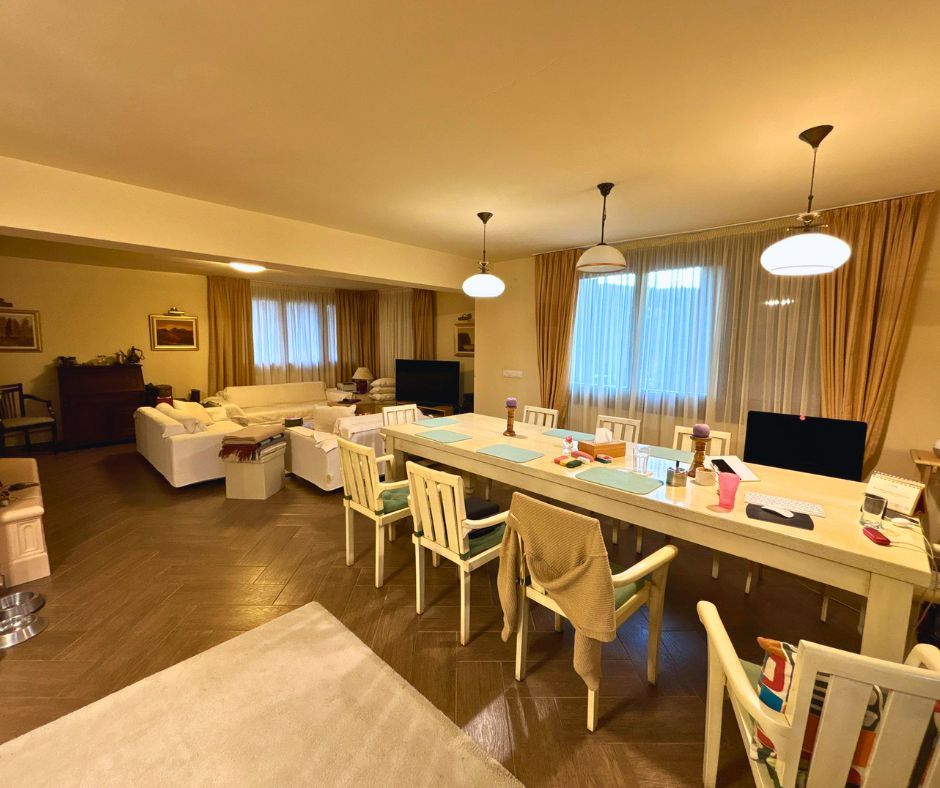 Vilă cu 10 camere P+2E+M 400 M² utili 2800 M² Teren Comandau - Poză 9