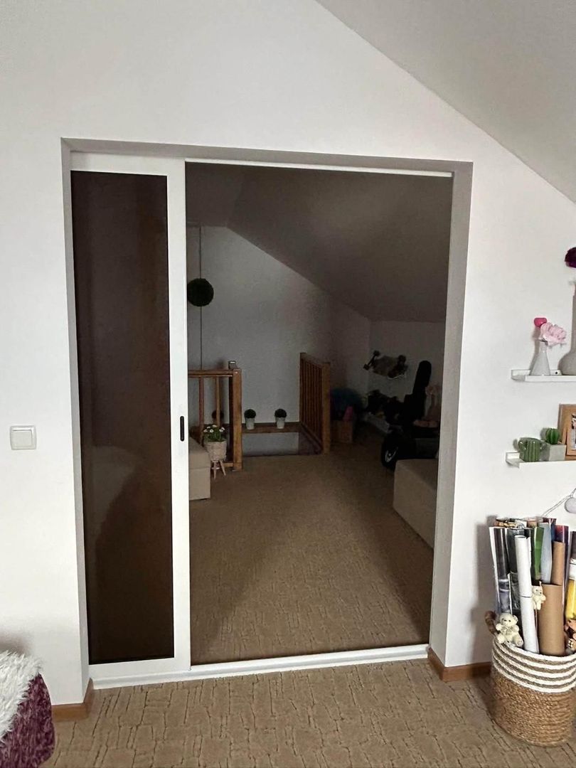 Vând apartament deosebit, situat într-o zonă semicentrală, liniștită și foarte plăcută, ideal pentru cei care își doresc confort și intimitate. - Poză 7