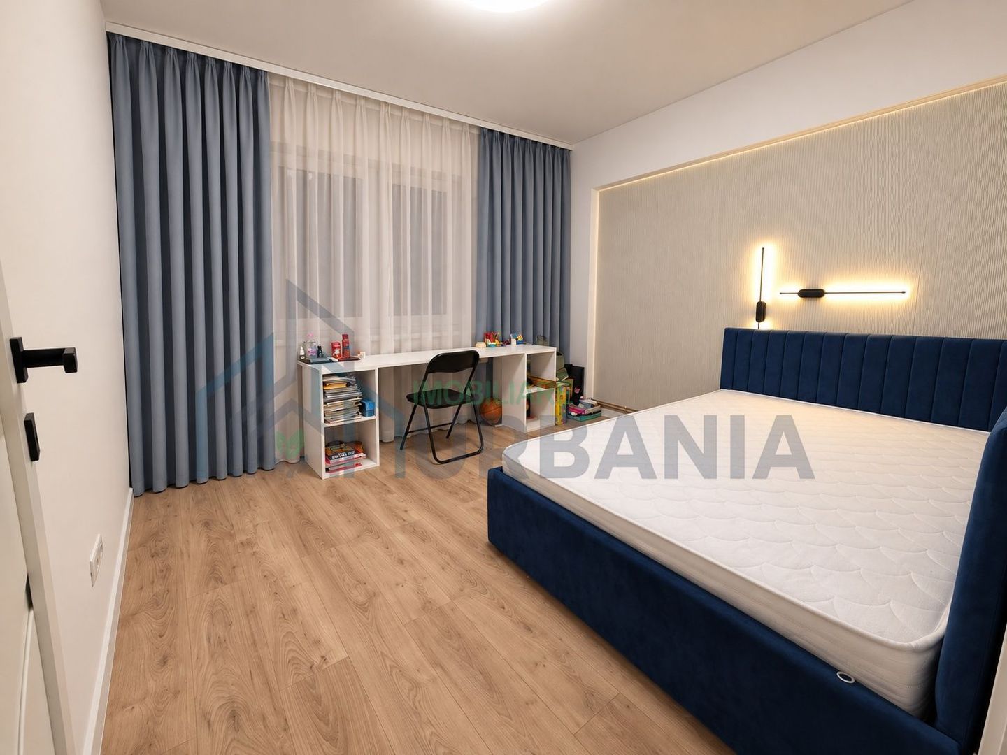 Apartament 4 camere, 2 băi, bloc pe cadre, renovat recent, Mircea Cel Bătrân, nr.1, bl. A1 - Poză 2