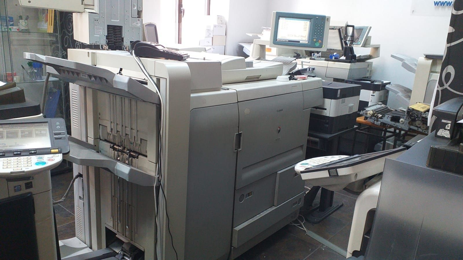 Vanzare Centru de copiere complet echipat, lângă facultatea Ase Romana - Poză 3