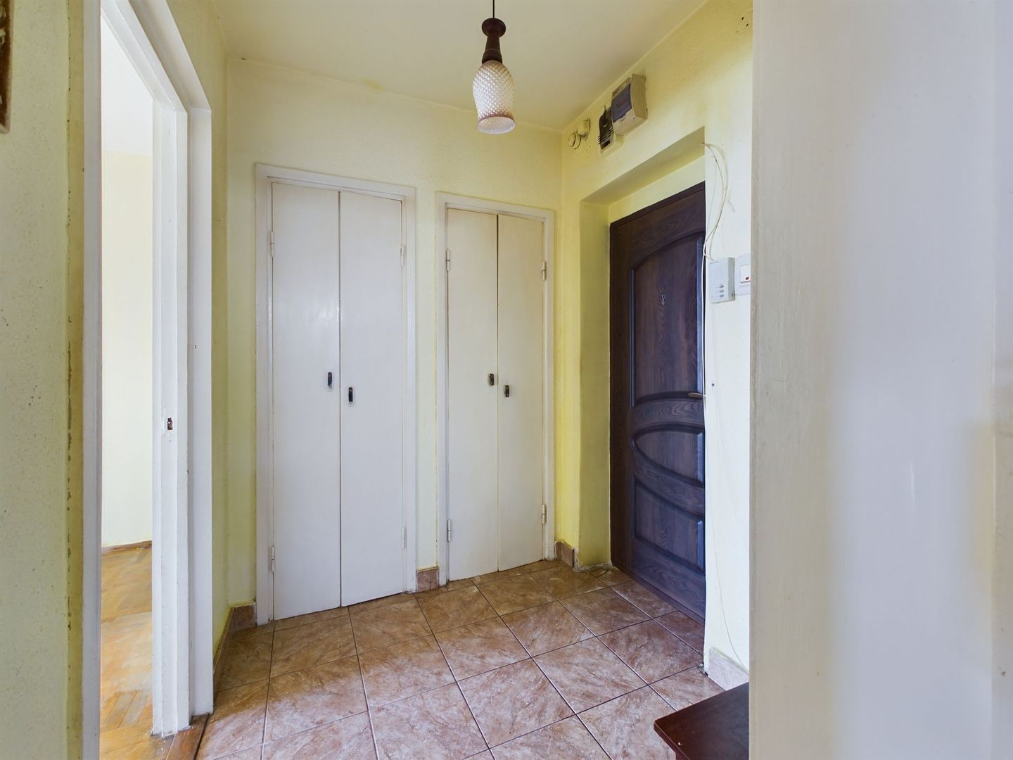 Apartament clasic cu 2 camere în Grădiște - Poză 6