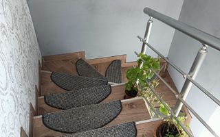 Casă spațioasă, 556 mp teren – Câmpenești, mobilată și utilată - Poză 3