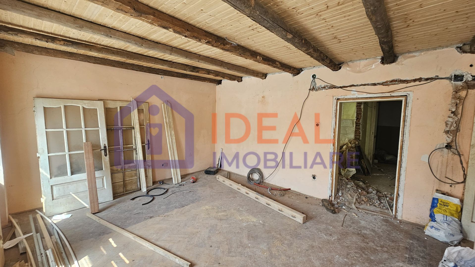 Casă veche, solidă, cu 4 camere, pivniță boltită și 4 băi – zonă centrală - Poză 10