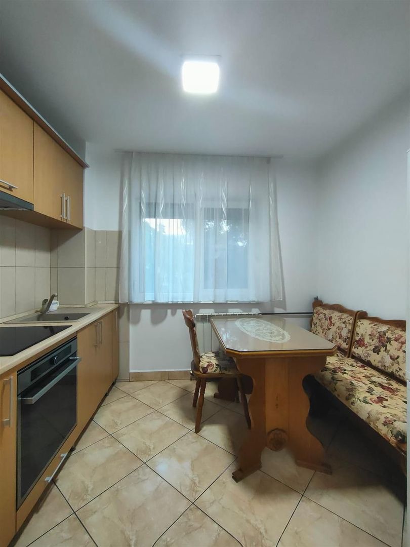 Apartament cu 3 camere decomandat zona Nufarul - Poză 6