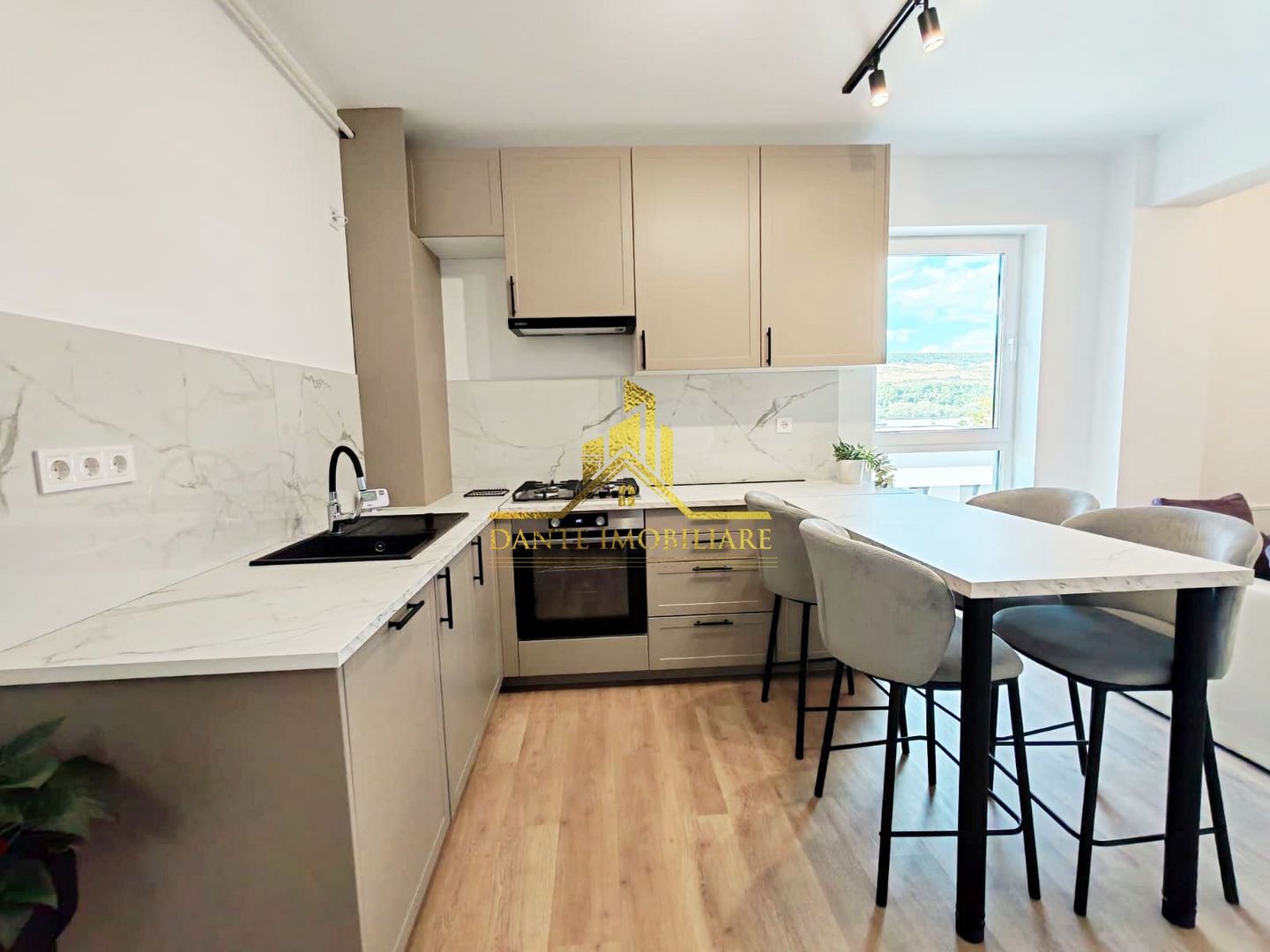 3 camere, ultrafinisat, modern, bloc nou, balcon, parcare, Floresti - Poză 3