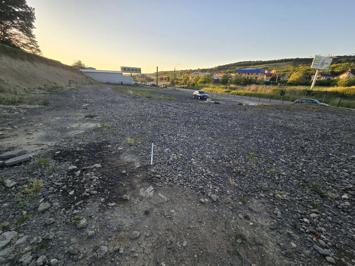 Teren 2500 mp cu deschidere de 65 m la E 60 - Poză 2