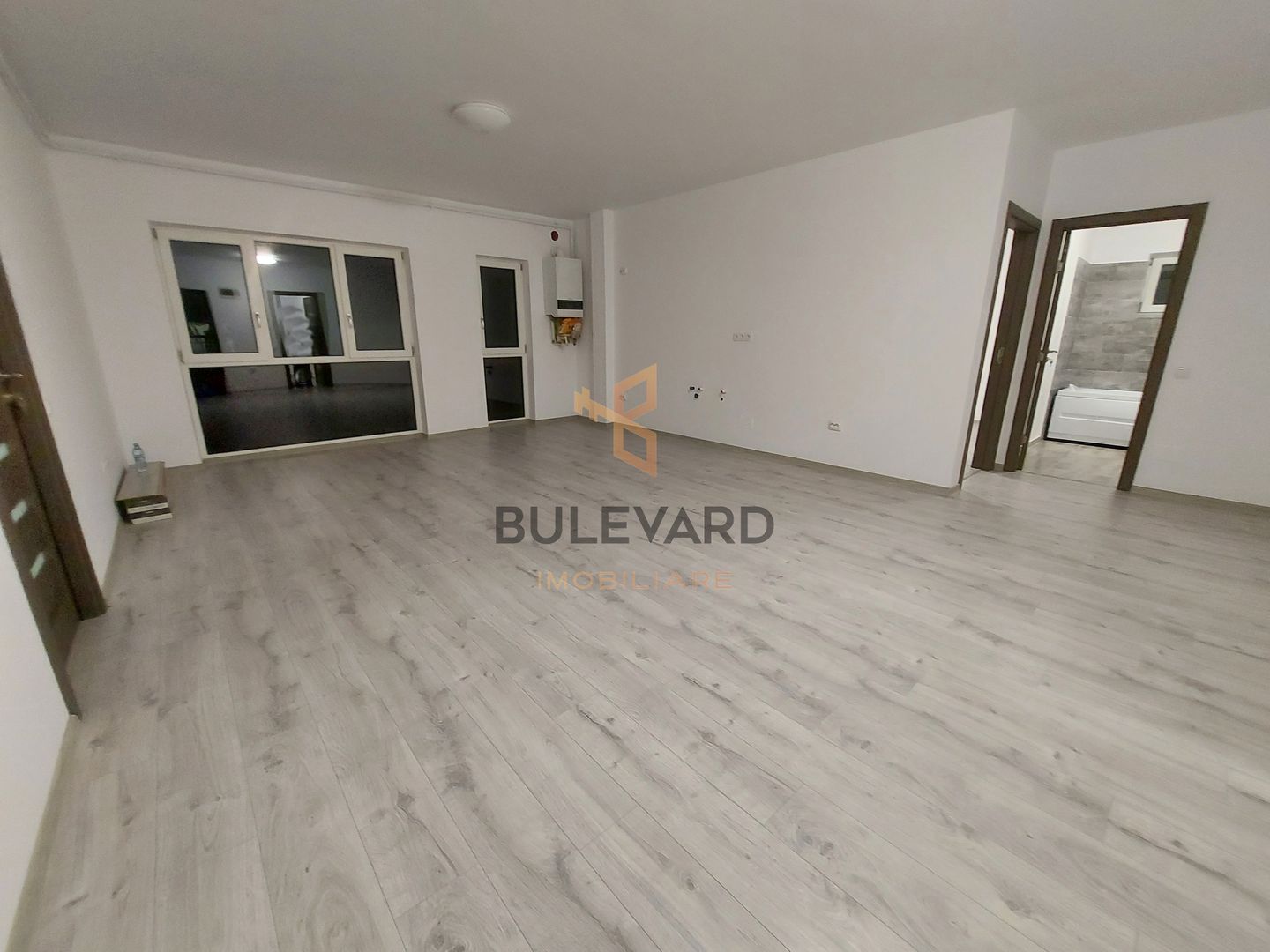 Apartament cu 3 camere finisat modern! - Poză 1