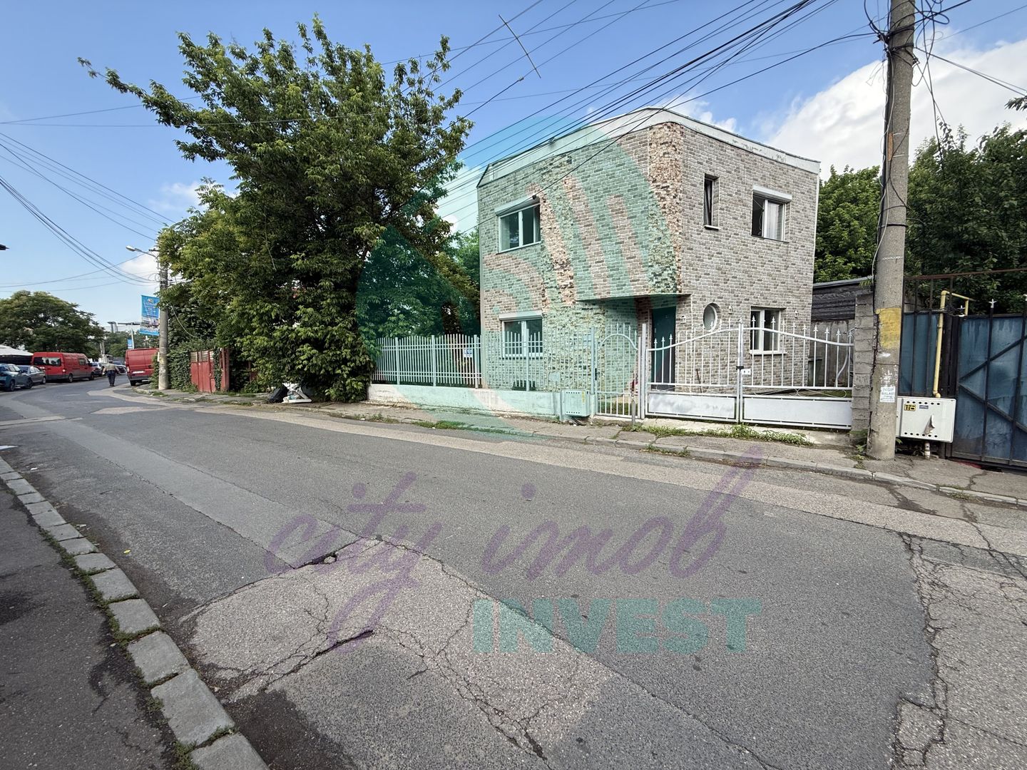 Casa receptionata in 2025 singura in curte - Poză 4