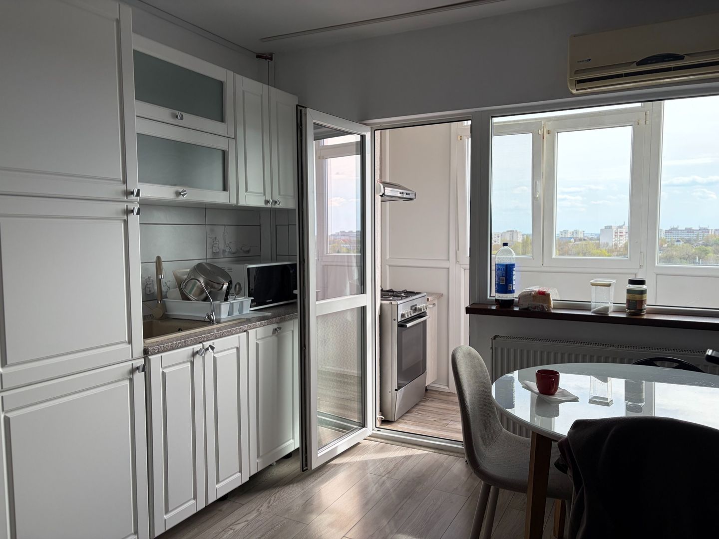 Apartament atragator, trei camere, Brancoveanu, 95.000€ - Poză 1