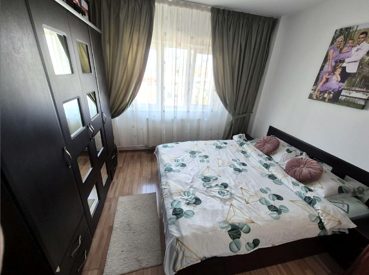 Apartament 2 camere, decomandat, Cetate, et.3 - Poză 4