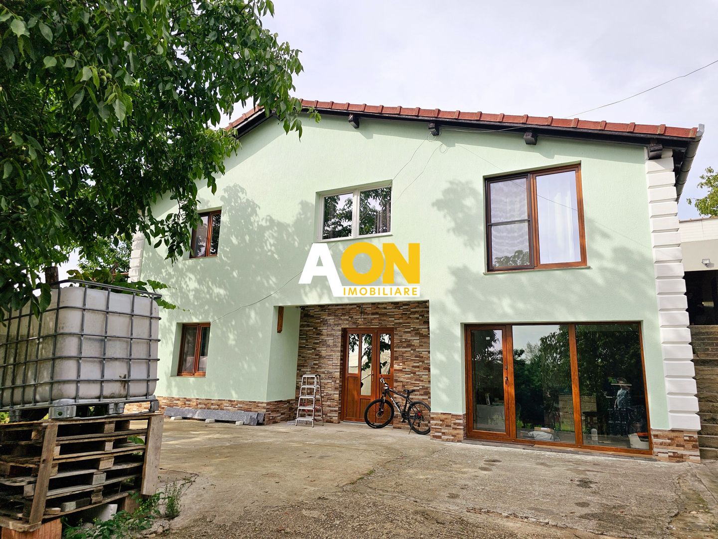 Casa multifunctionala, 6 camere , 700 mp teren, cu utilitati, Ciugud - Poză 2