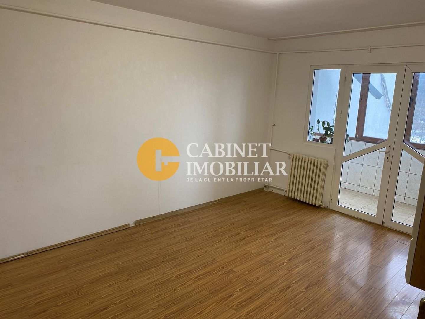 Nicolina - Cug - 4 Camere Decomandat -Etaj 3 - Bloc 1986 - Poză 2