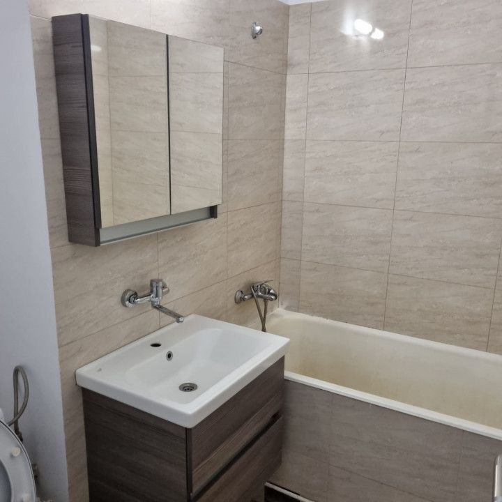 Inchiriere apartament 3 camere, Craiovei, nemobilat - Poză 4