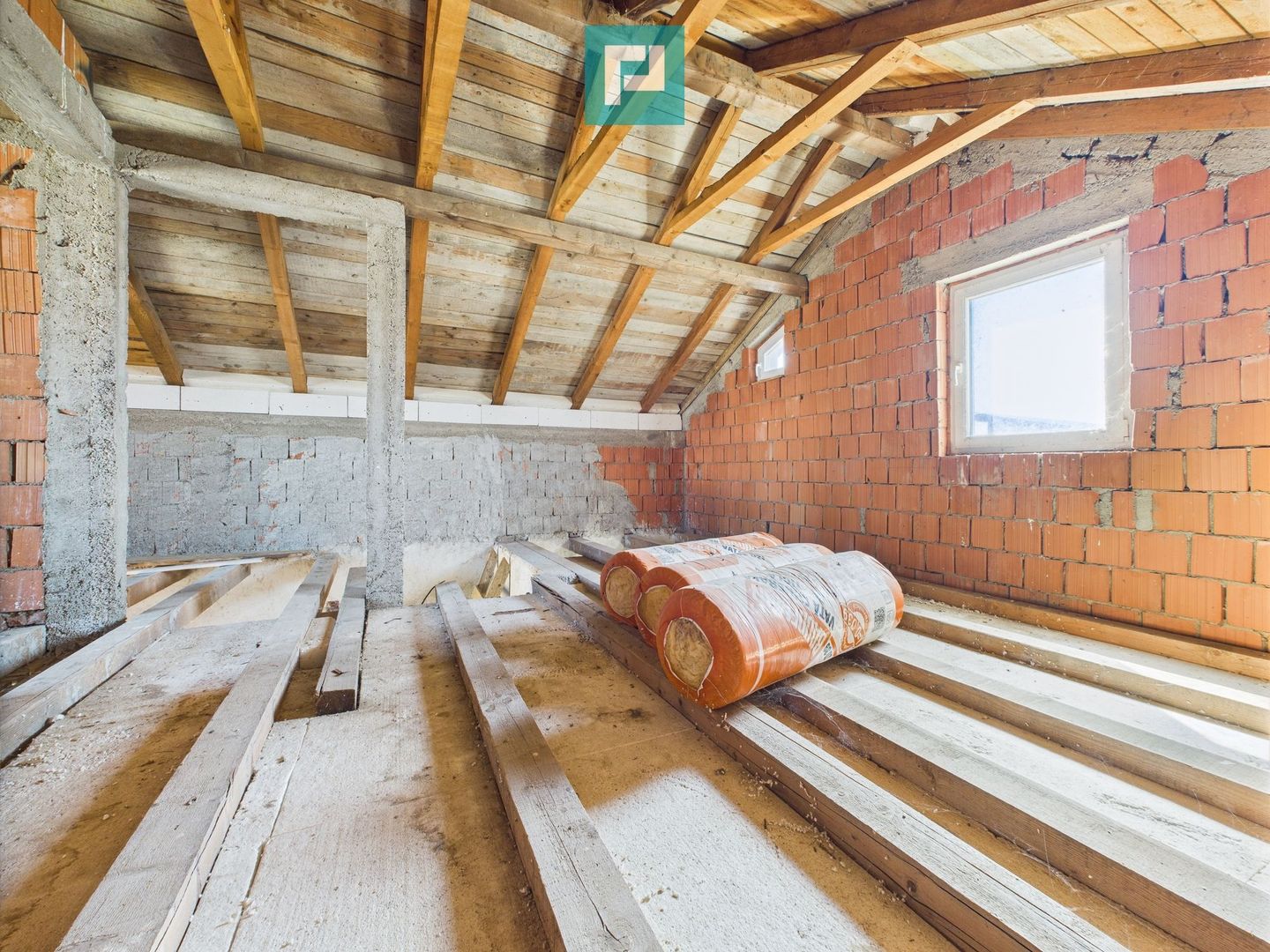 Casa la gri in Frumuseni - Poză 13