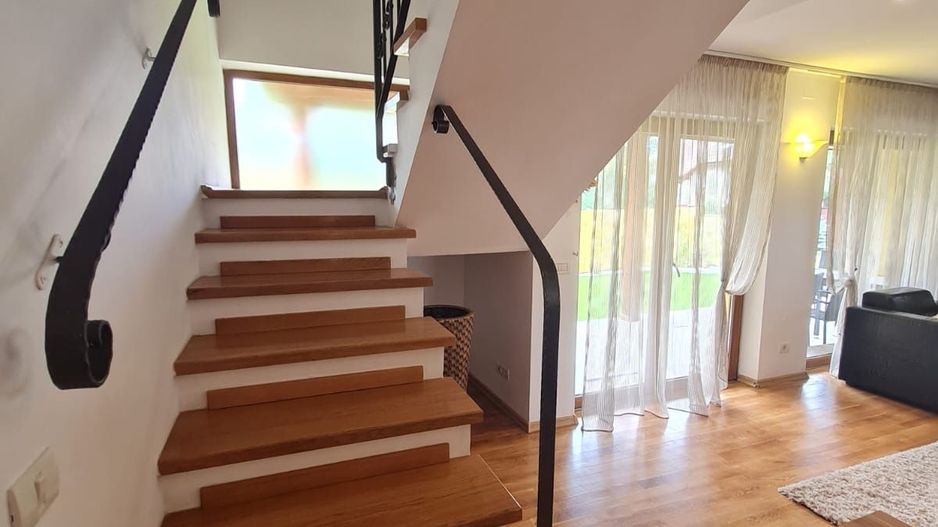 Vila spațioasă și recent renovată în Ghiroda! - Poză 62