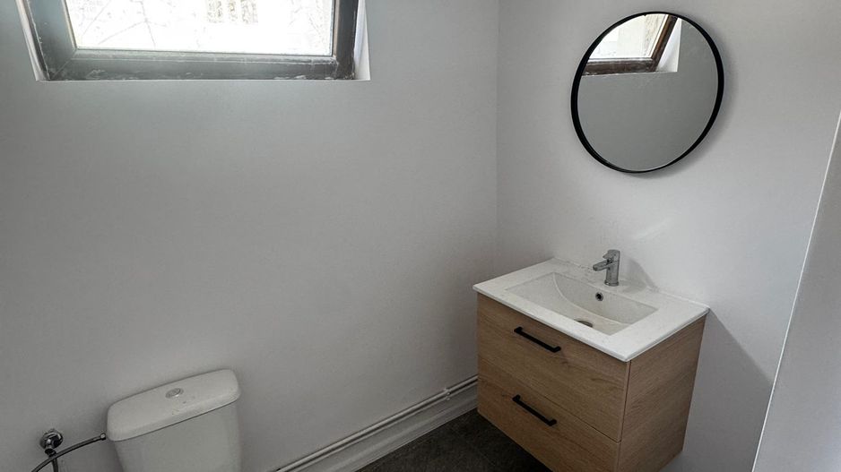 Casa compet renvoata Piata Mihai Viteazau Ploiesti, curte - Poză 9