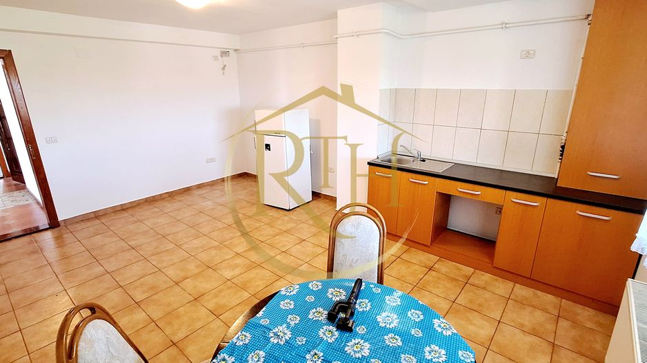 Oferim spre inchiriere, Apartament spatios, 4 camere, pentru locuit sau Firme - Poză 13