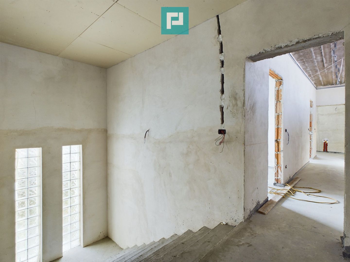 Vilă la gri în Via Carmina - Poză 9