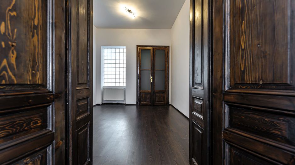 De închiriat: Spațiu ultracentral, renovat - Poză 2