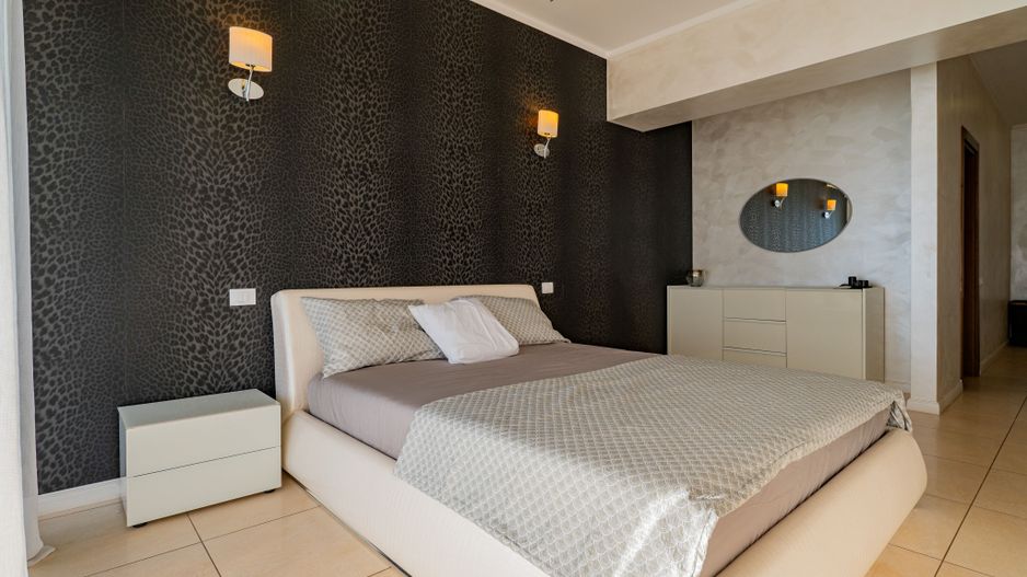 3 camere | 95 mp + terasă 20 mp | Vedere frontală lac | Mamaia-Cazino - Poză 17