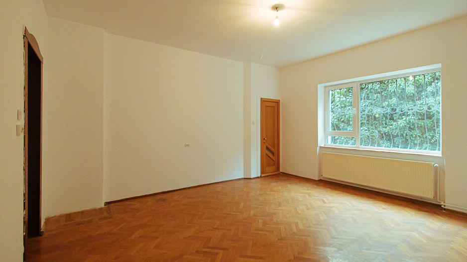 Ultracentral, apartament in casa, pretabil locuit si/sau birouri - Poză 12