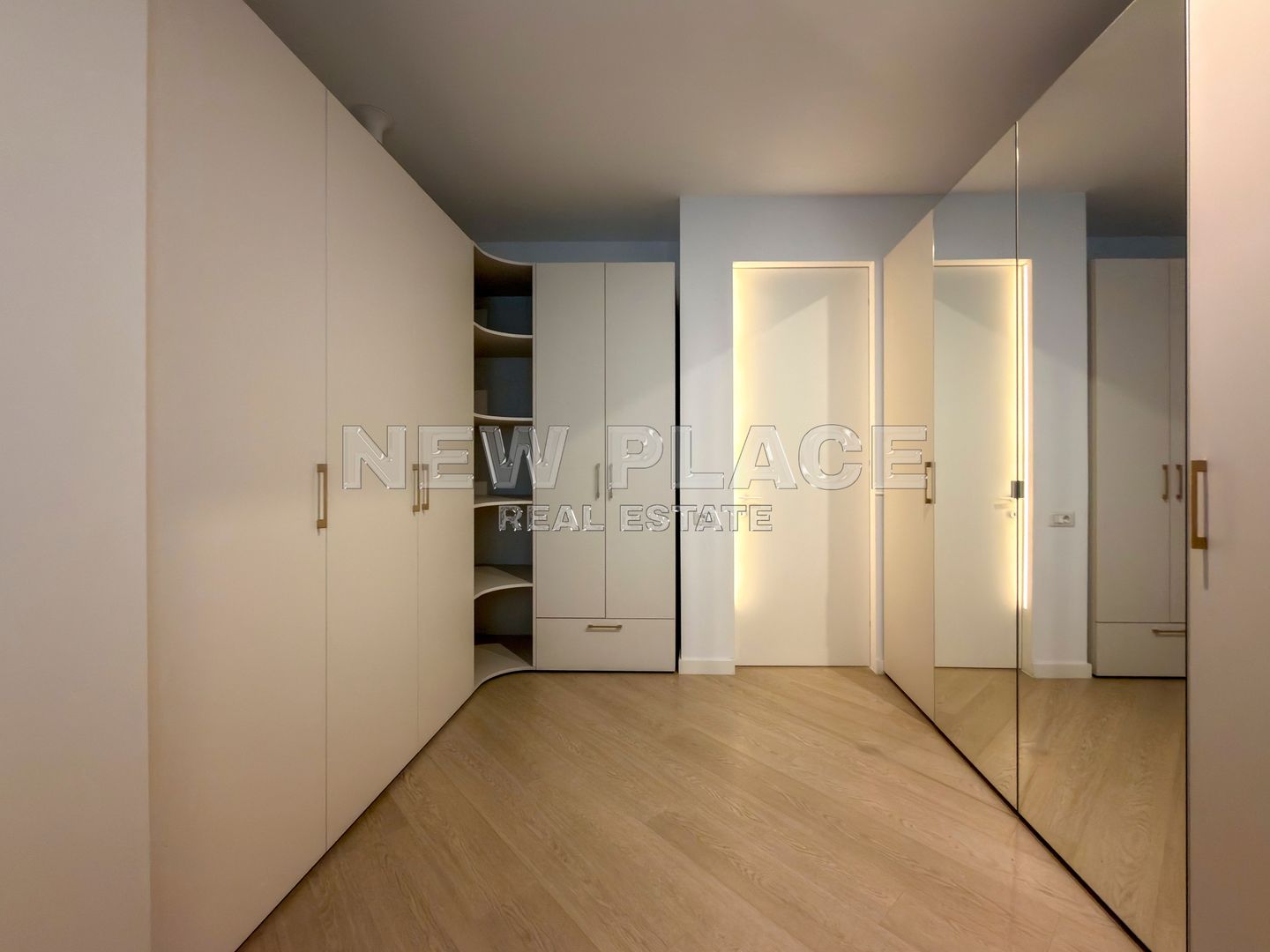 [VIDEO] CORTINA NORTH | Bucatarie inchisa | 1,100 Eur+TVA|Terasa 30 mp - Poză 14