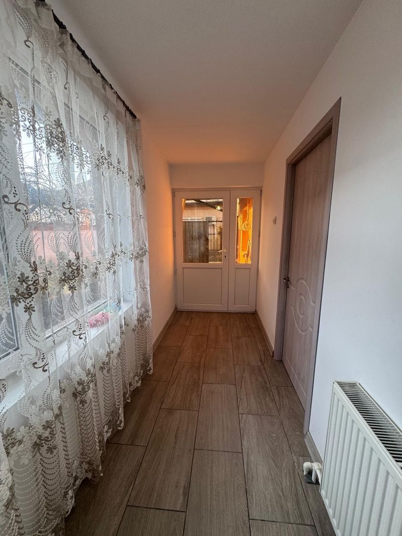 Casă de vânzare – Strada Crinului - Poză 3