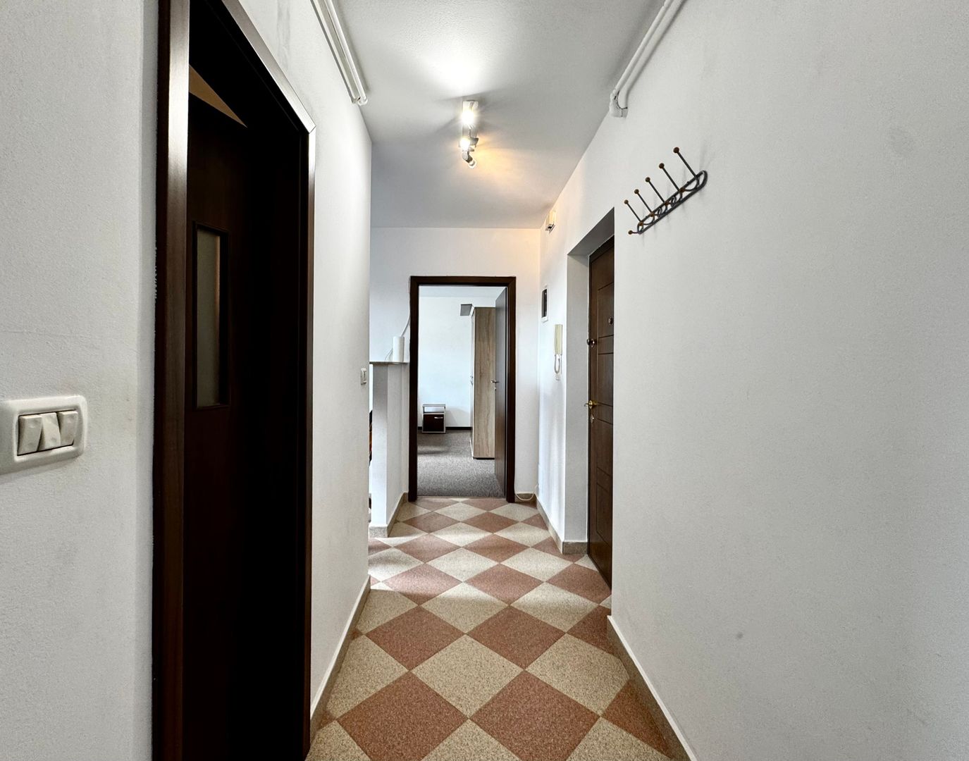 Apartament 2 camere, primitor, in zona Centrala-Universitate - Poză 4