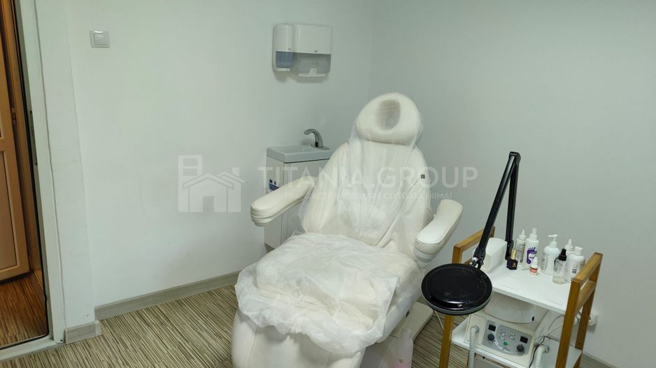 Spatiu comercial, 50 mp + 8 ml vitrina, Florilor, vad pietonal si auto - Poză 11