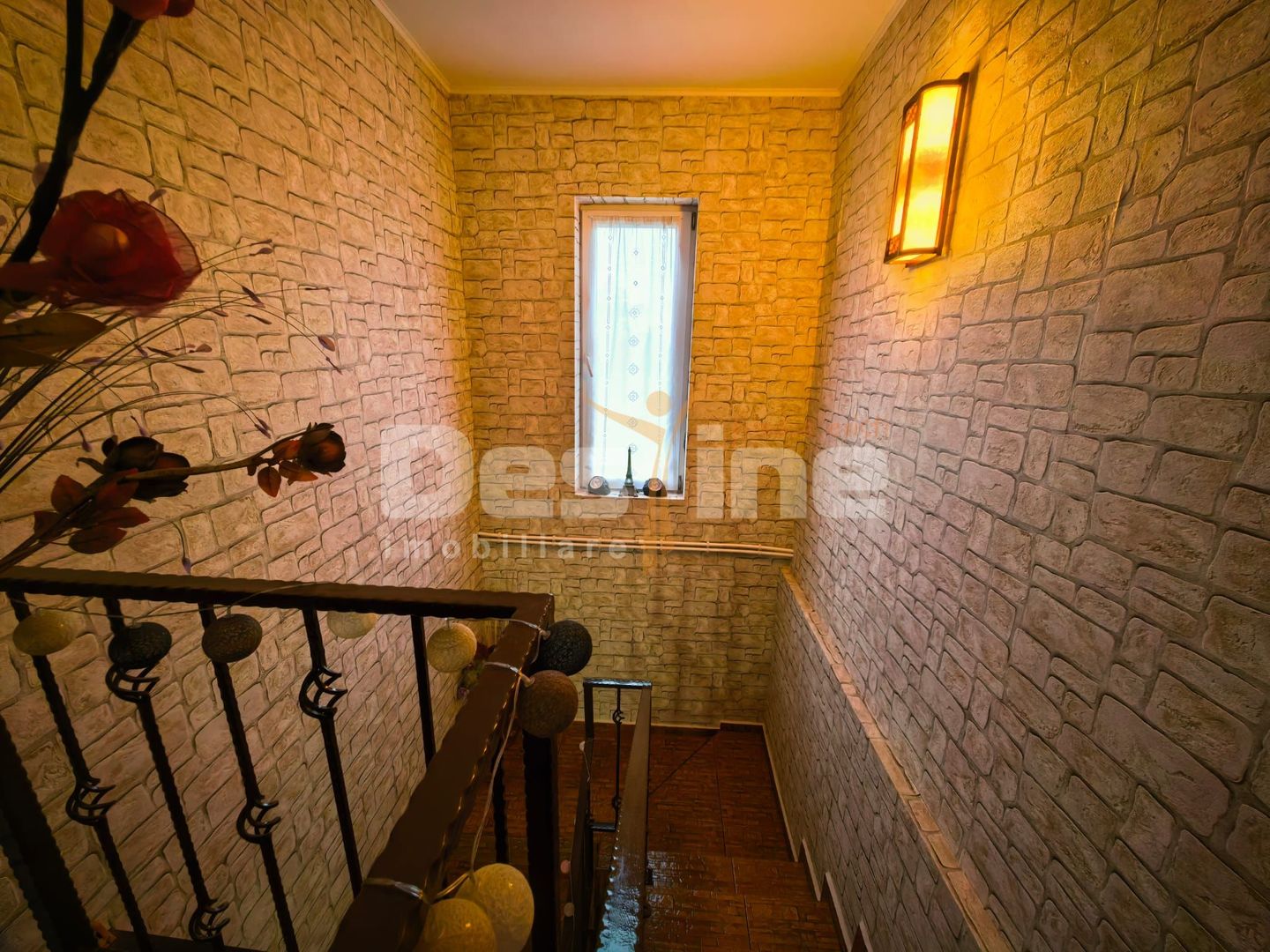 Vila cu etaj si mansarda, teren 7.200 mp, 1.550 mp intravilan - Poză 19