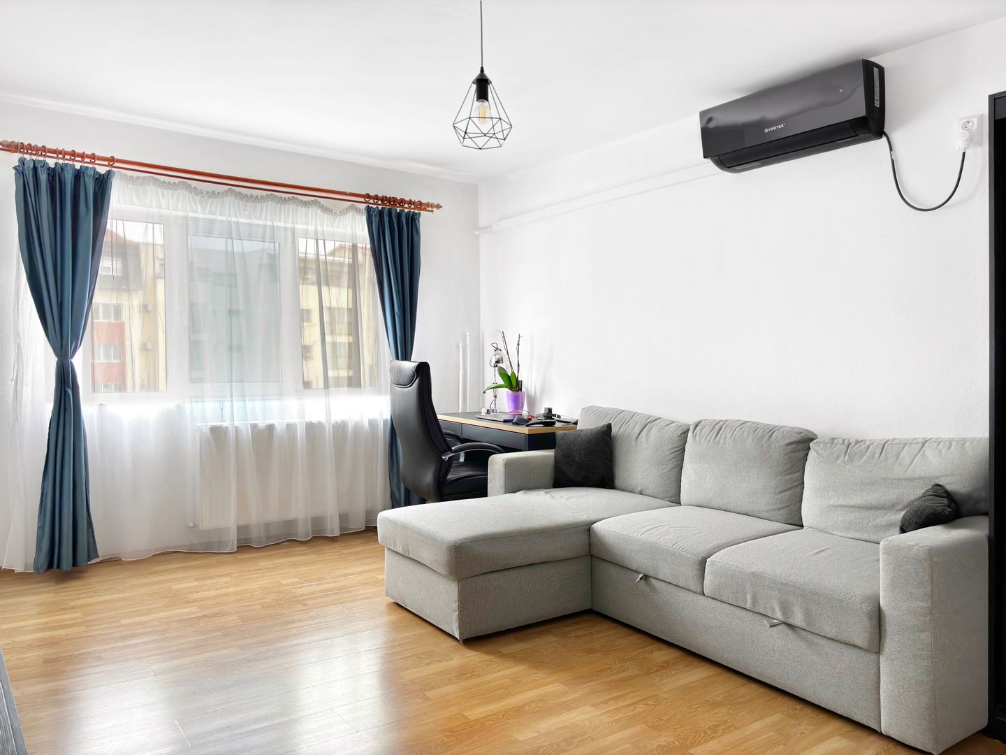 De vanzare | Decomandat 2 camere | Et 3 | Finisaje moderne | Soarelui - Poză 3