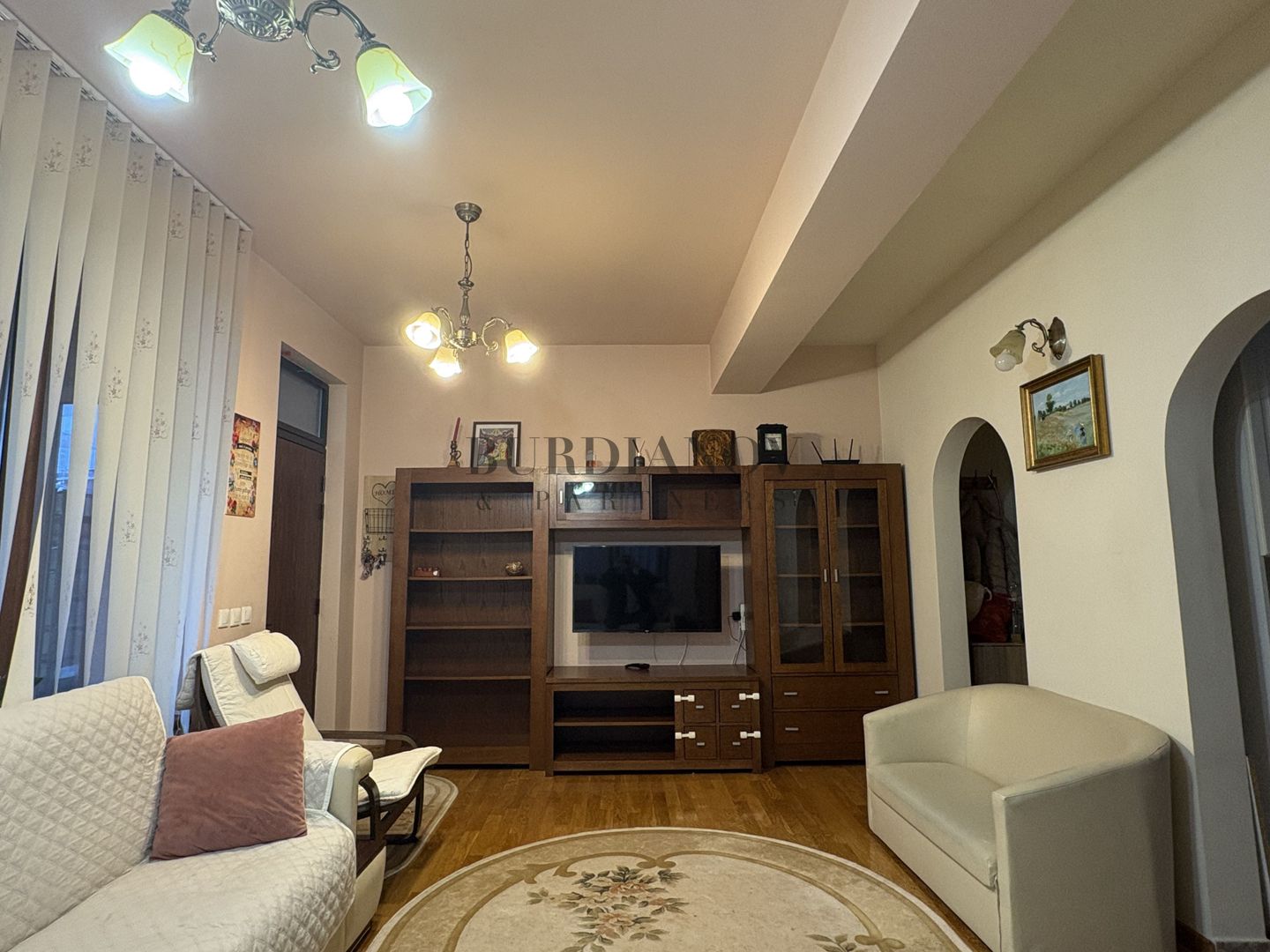 Casă cu 4  camere de închiriat - Vitan - Poză 2