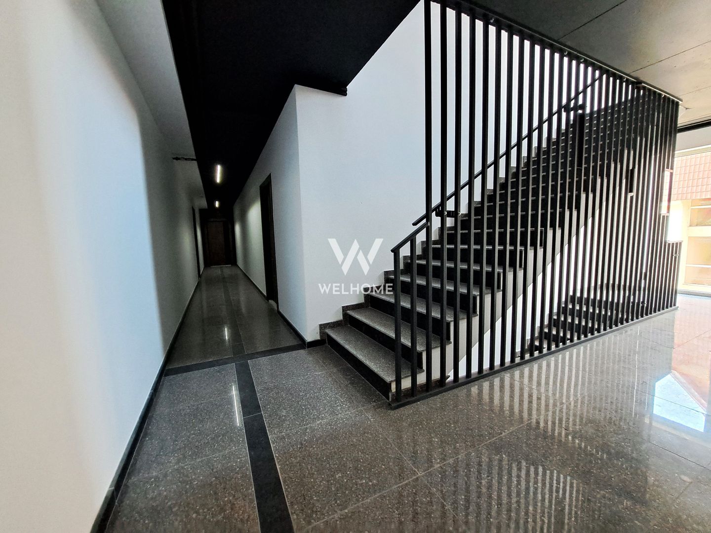 Apartament 3 camere, garaj si boxa - Sibiu central - Poză 4