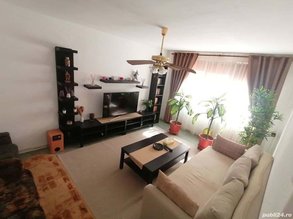 Apartament Centrala Boxa Metrou 1 Decembrie Bloc Reabilitat Termic - Poză 1