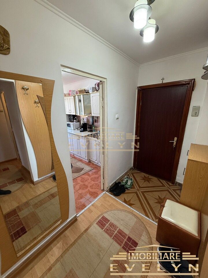 Vânzare Apartament 4 Camere - Decomandat - 78 mp - Str. Împărat Traian (Școala Nr.11) - Poză 2