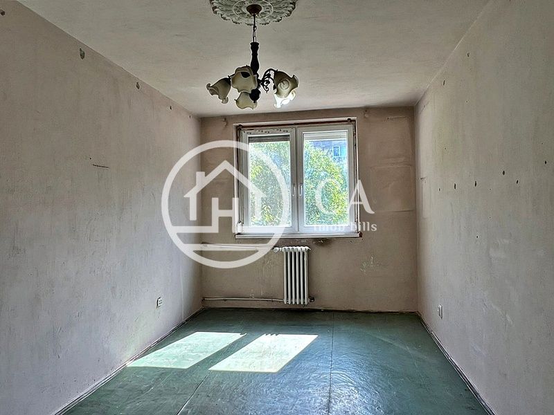 Apartament cu 3 camere de vânzare în zona Velența, Oradea - Poză 1