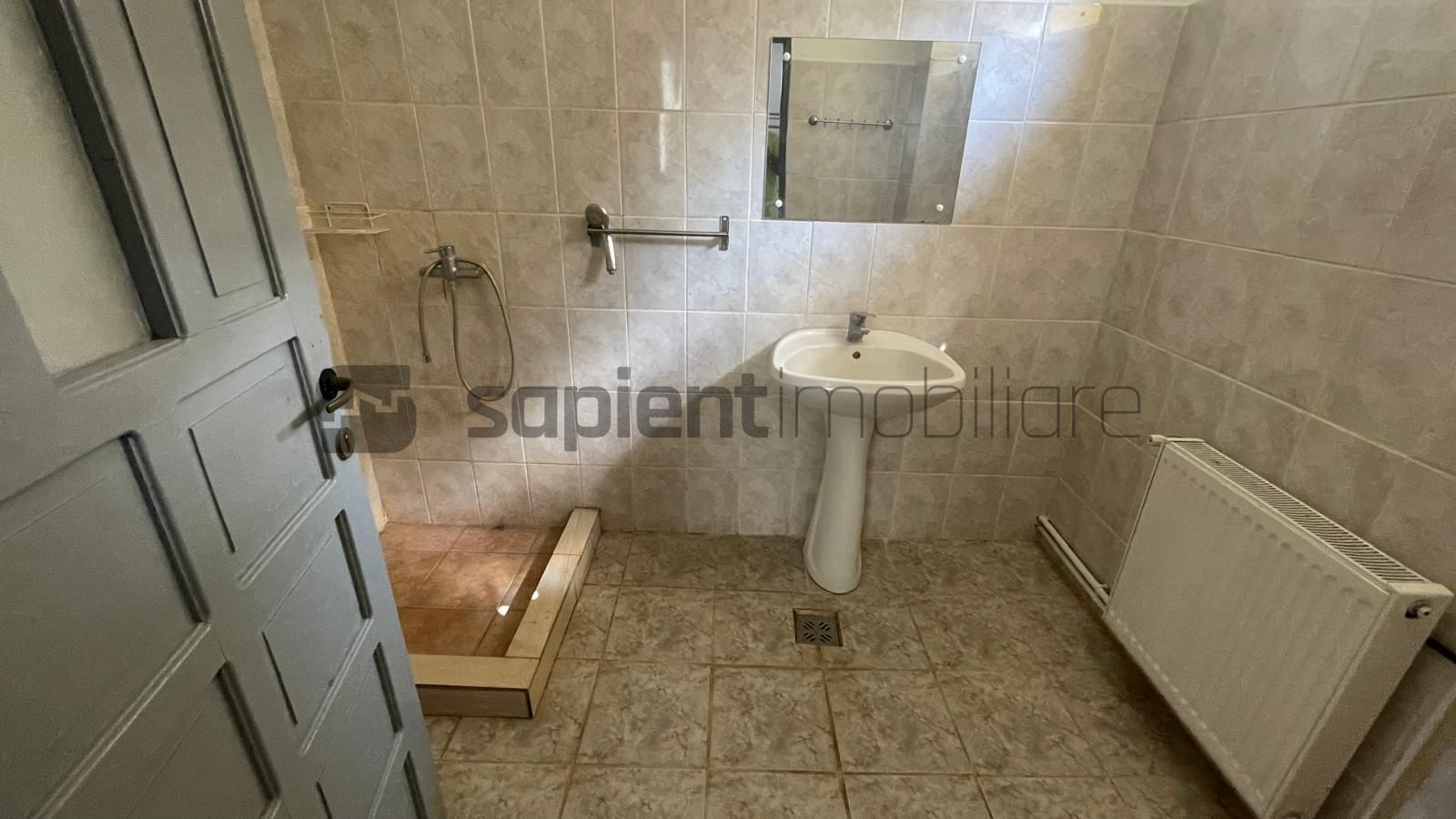 Casă spațioasă + Casă de oaspeți. Ideală pentru 2 familii! - Poză 12
