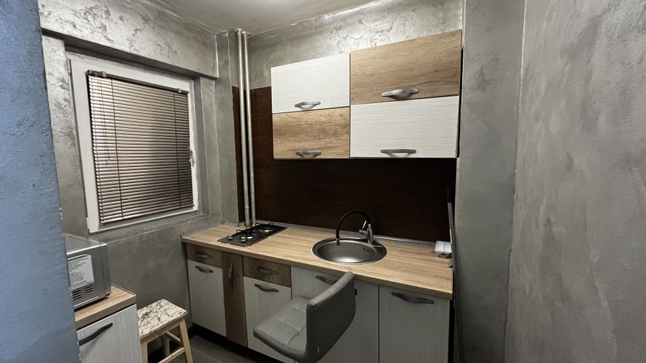 Garsonieră renovată 2025, parter, mobilată complet, zona Titan - Poză 6