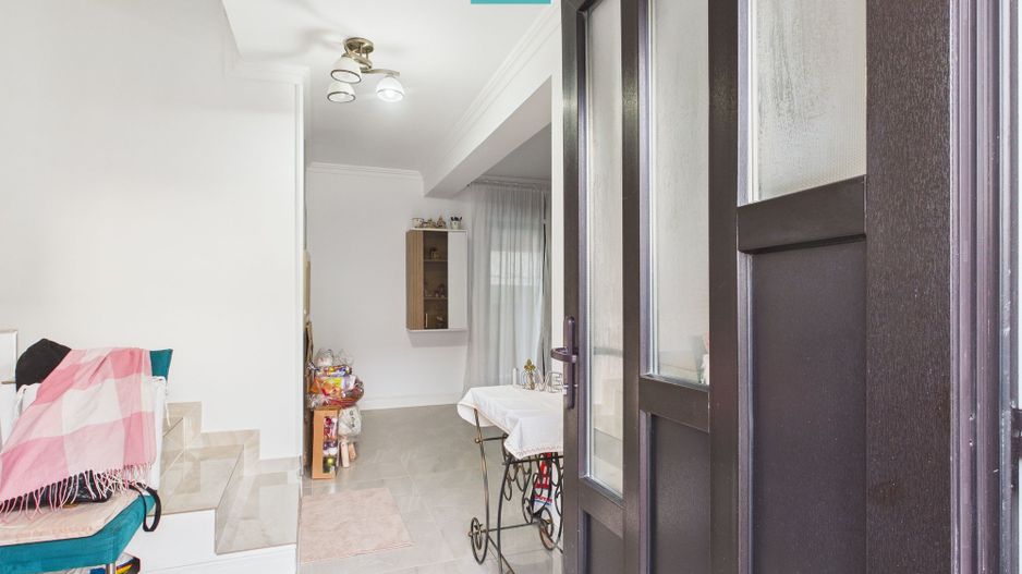 Casă cu 3 camere, P+1–Giarmata - Poză 8