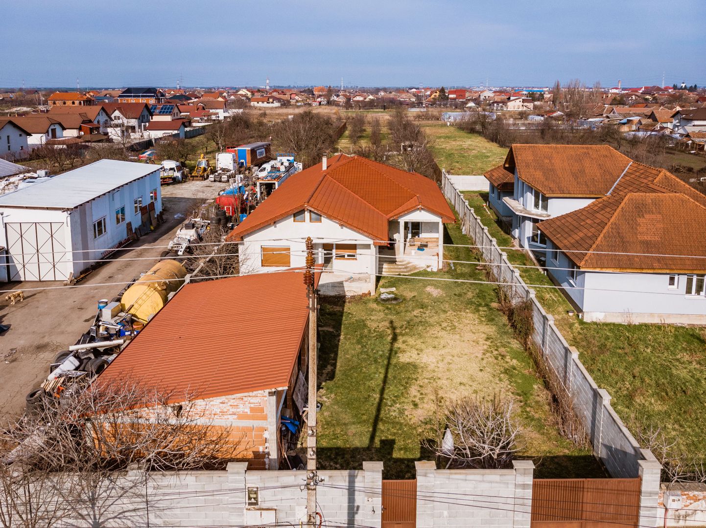 Casă la sol cu teren de 3.451mp în Gai - Poză 9