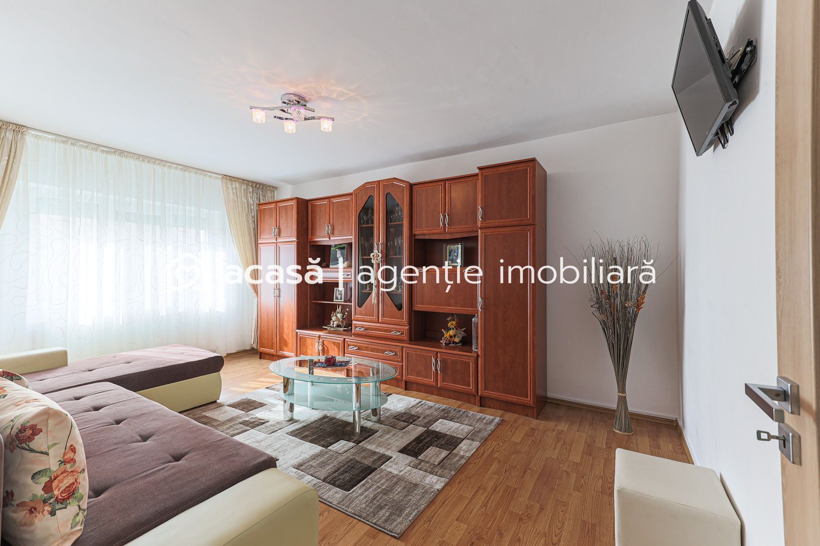 Rezervat De vânzare apartament spațios cu 2 camere decomandat etaj 3 - Poză 3