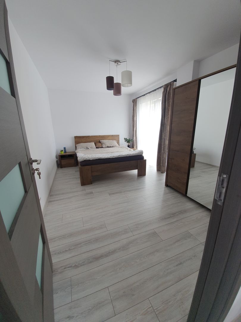 Apartament cu 3 camere, 2 bai, 2 terase, 2 garaje, in cartier Europa - Poză 13