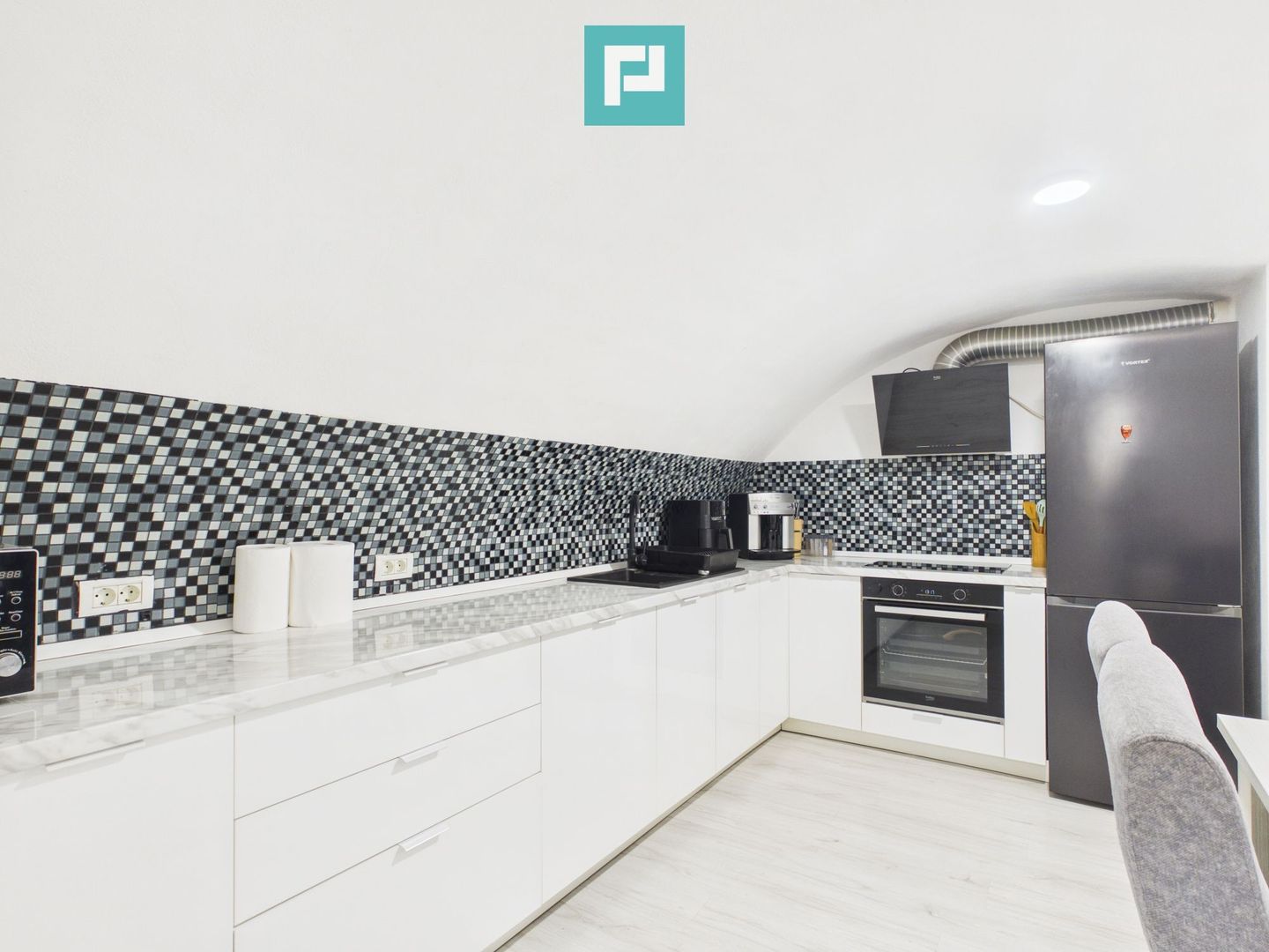Apartament spațios cu 3 camere, zona centrală - Poză 14