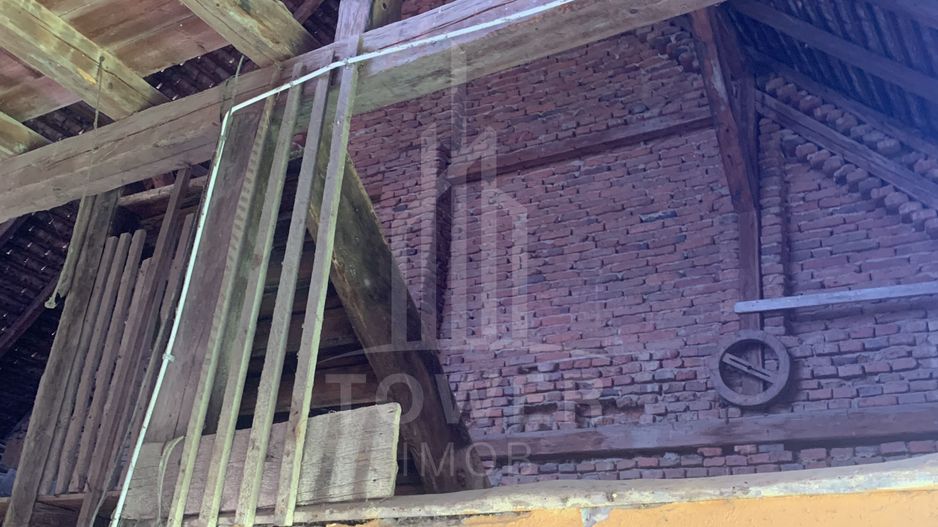 Casă în centrul Cisnădioarei cu 243mp de locuit și teren de 936mp - Poză 12