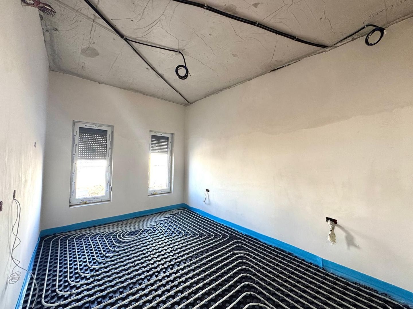 Duplex pe parter - 3 camere - teren generos -  Sacalaz - Poză 4