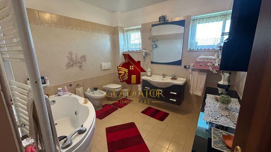 Vila impresionanta Husi + 2835 mp teren, P+1+M, constructie deosebita - Poză 3